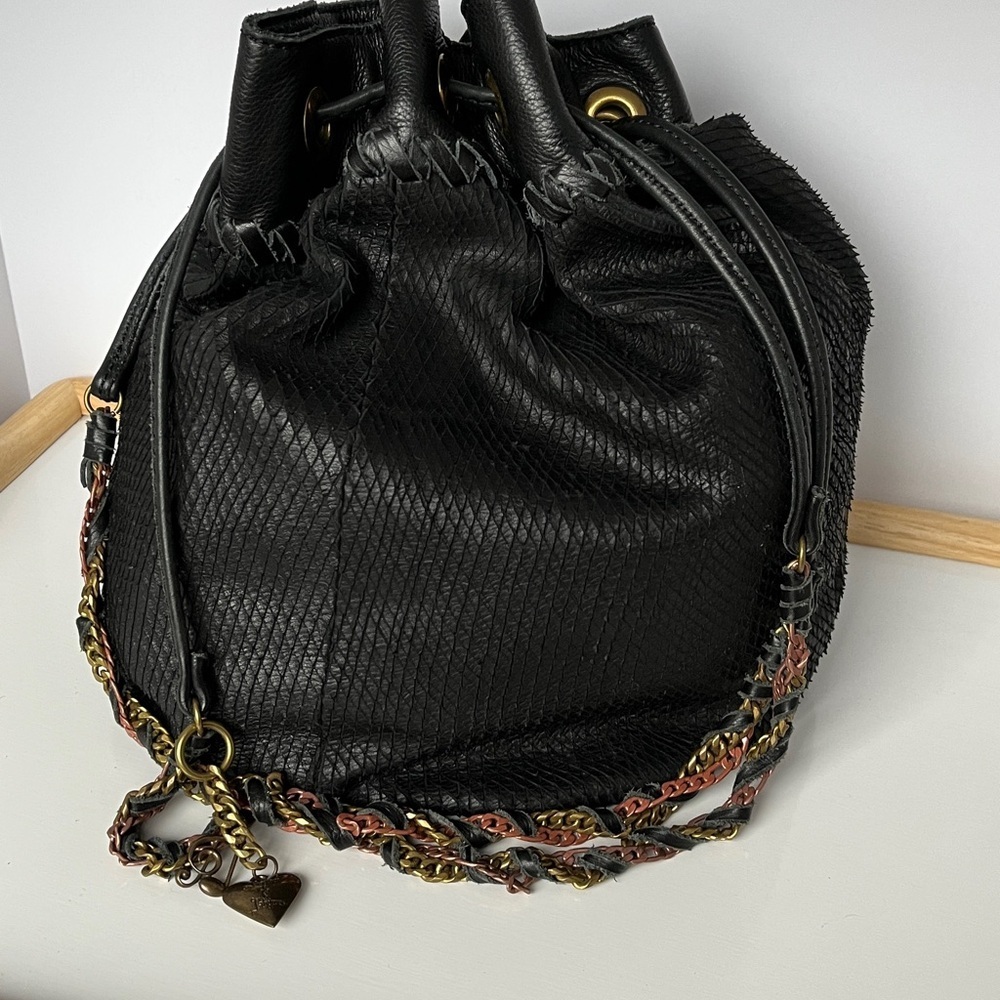 Rhythm & Rhyme Textured Black Leather Bucket Bag - Picture 3 of 16